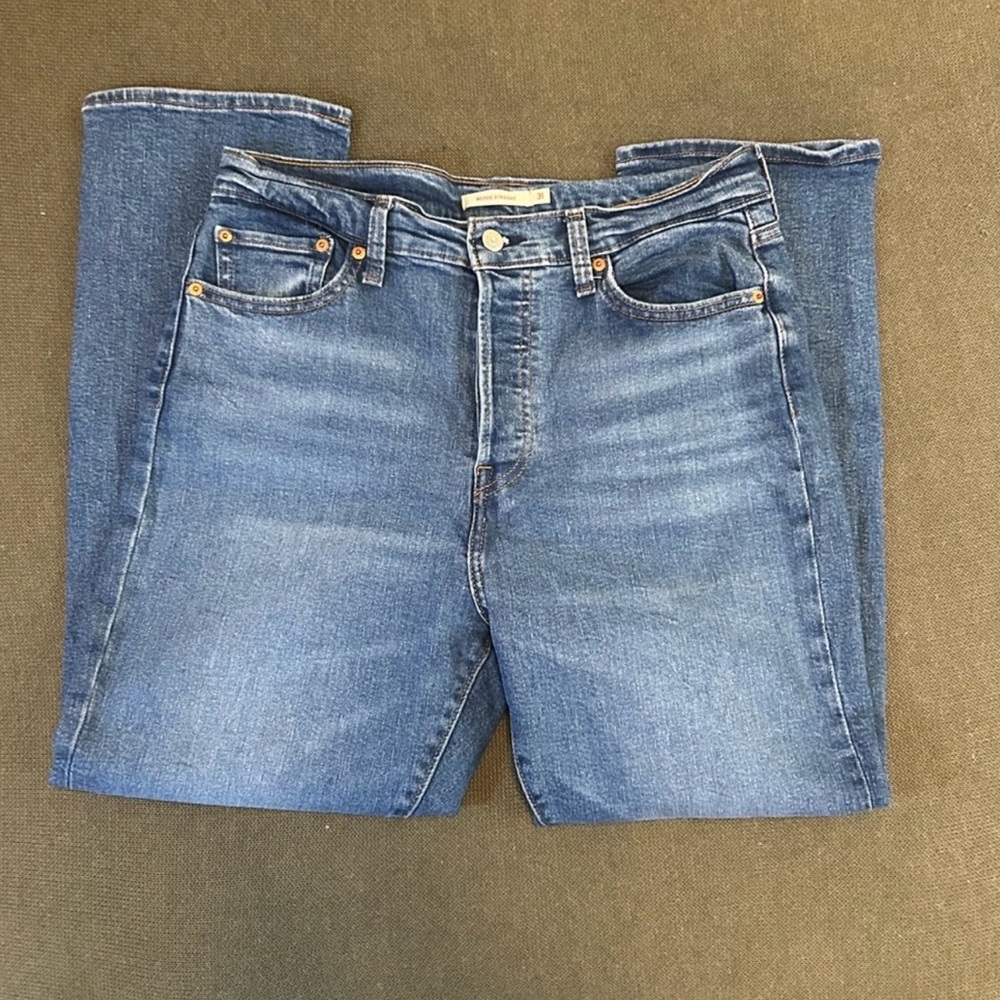 Levi’s Wedgie Straight Jean